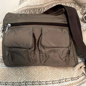 Hedgren Travel Bag like new condition, pockets and zippers, secure closings